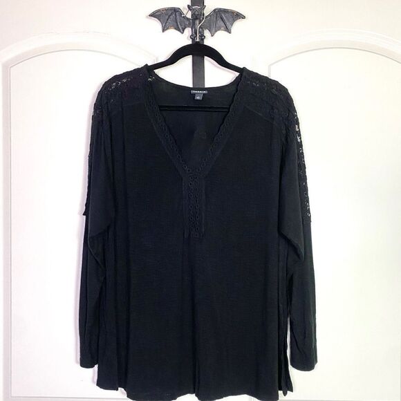 Torrid Black Top with Crochet Lace Accents, Soft, Stretchy, V-Neck Size 1X - Picture 1 of 13